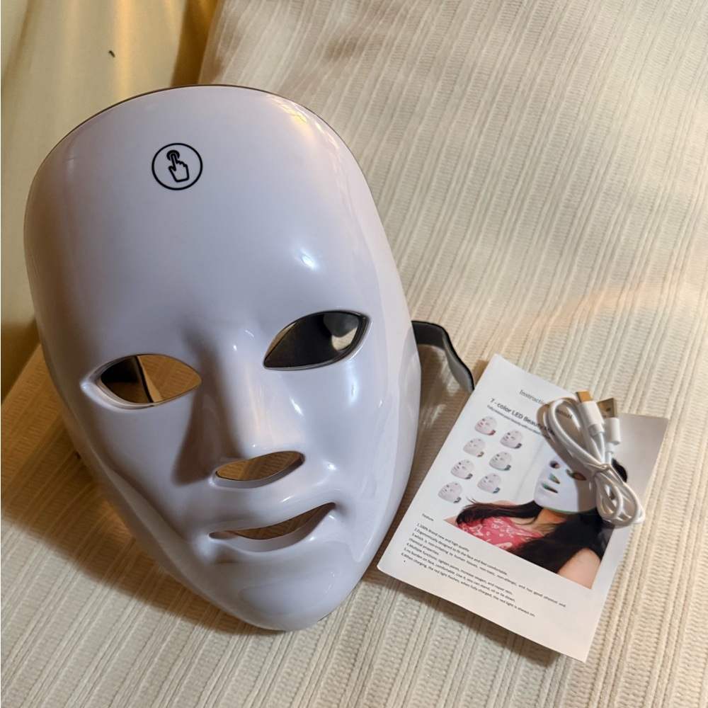LED Face Mask - Picture 2 of 4